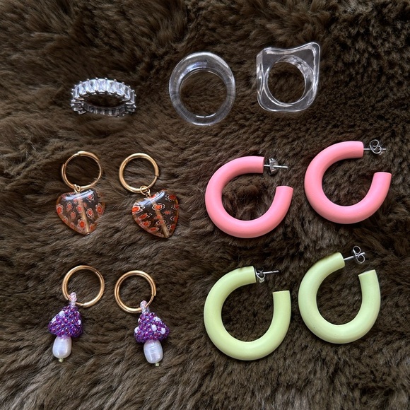 ✨3/$55 Assorted Earrings & Rings - Picture 1 of 5